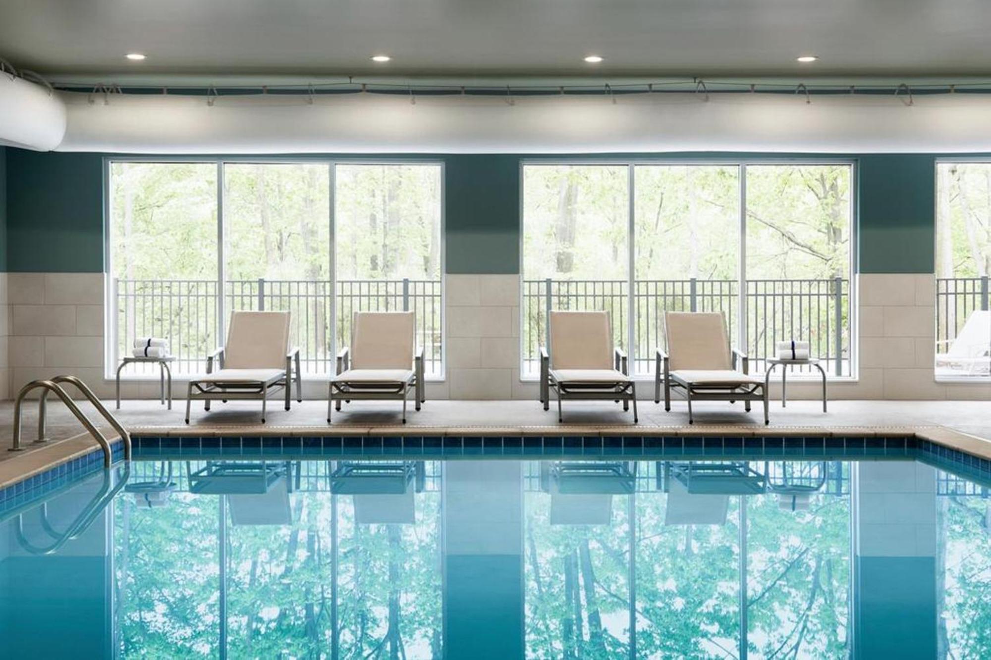 Holiday Inn Express Savannah - Gateway By Ihg Buitenkant foto